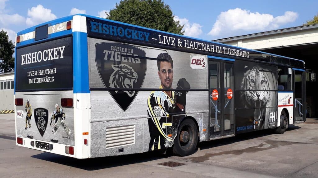 oklejony autobus