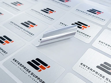 naklejki-z-logo-metaliczne-drapane-aluminium-pelnokolorowe