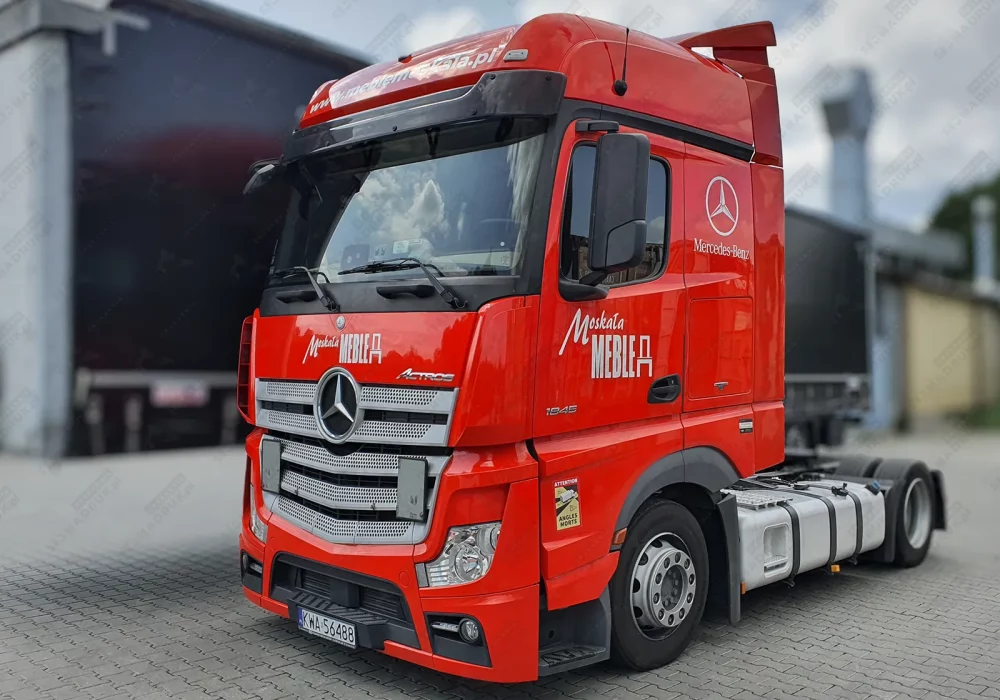 naklejki-na-auto-ciezarowka-tir-logo-mercedes-actros