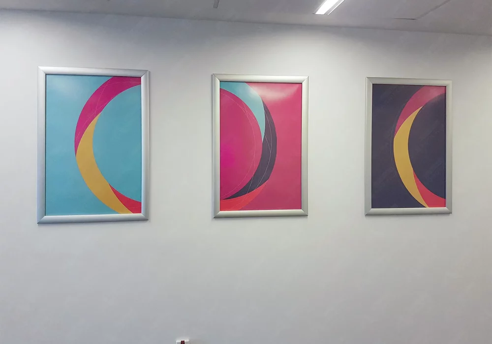 plakaty-scienne-owz-branding-biura-logo