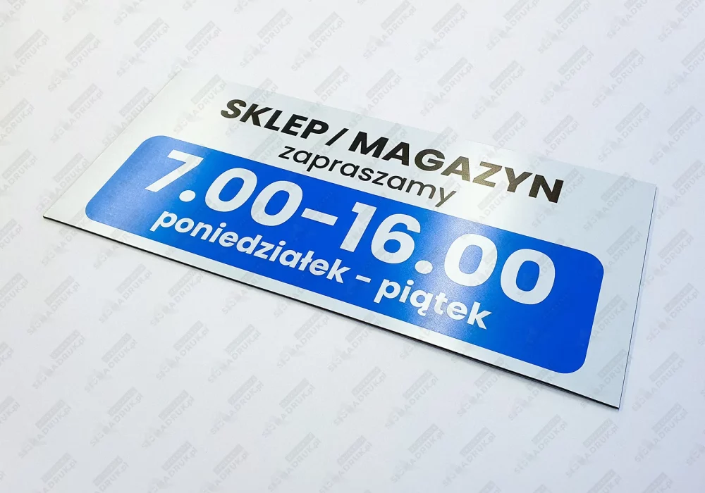 tablica-informacyjna-magazyn-godziny-otwarcia-na-budynek-elewacje