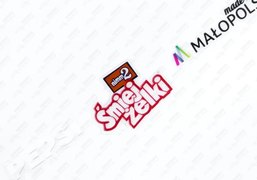 wlepki-przezroczyste-logo-druk-bialym-kolorem